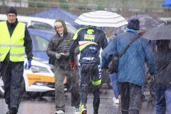 ice cold rain and the cycling race
